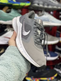 ماركة نایک وكالة اصلي قياس :٤٤.٥ طول القدم :٢٨.٥سم للحجز دذلي خاص لو و...