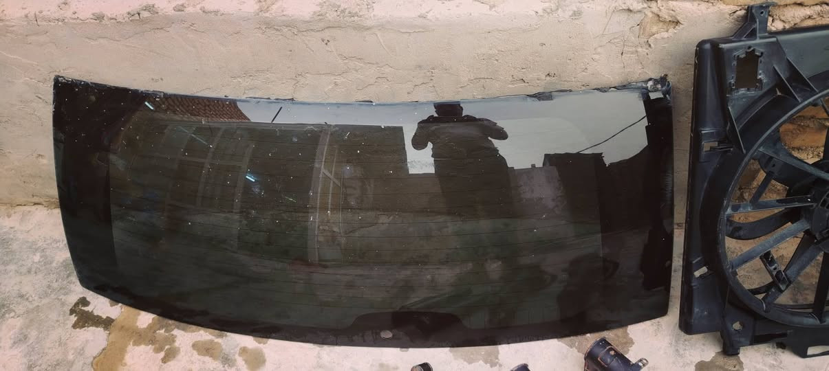 السلام عليكم شباب
من رخصة اصحاب التجمع
غراض دوج كرفان للبيع
جامه خلفيه اصلي مضلل
مروحه راديتر فحم
طخم دبلات استعمل قليل شرط شغالات على الفحص
راسني خاص وبيك خير وتدلل 
رقم الجوال ***********
