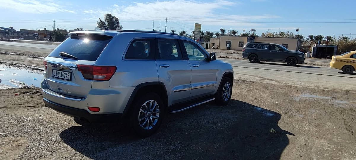 السلام عليكم جيب للبيع 2011 امريكي مكفول كفاله عامه ما عدا الدعاميه الخلفيه فول مواصفات جاهزه من كلشي حداديه تخم تاير داخل عسلي بانوراما  بأسمي السنويه صالحه لل2029 تحويل ثاني يوم للاستفسار ***********
