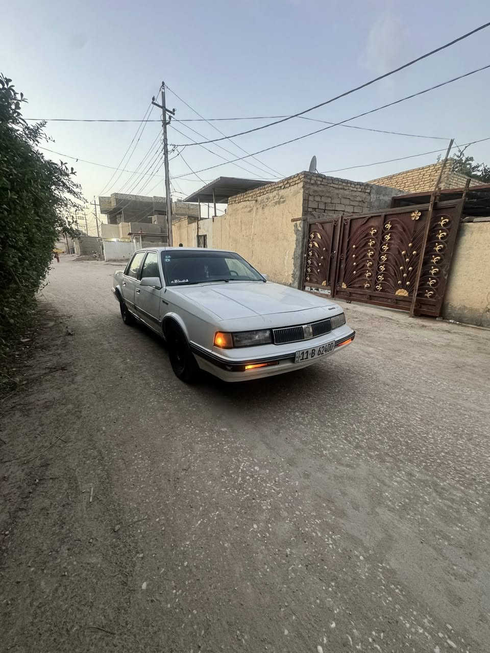 م عليكم للبيع اولدز موبل مديل ١٩٩٠ سياره جاهزه للخير ماعده بيه ليك بالتبريد صبغ بيه مكانات بنيد وجاملغ وباب الخلف الصدر رقم دولي بغداد مكاني بابل السعر ٤٠ للستفسار *********** شرط اترايك ٢٠٠ السياره باسمي
