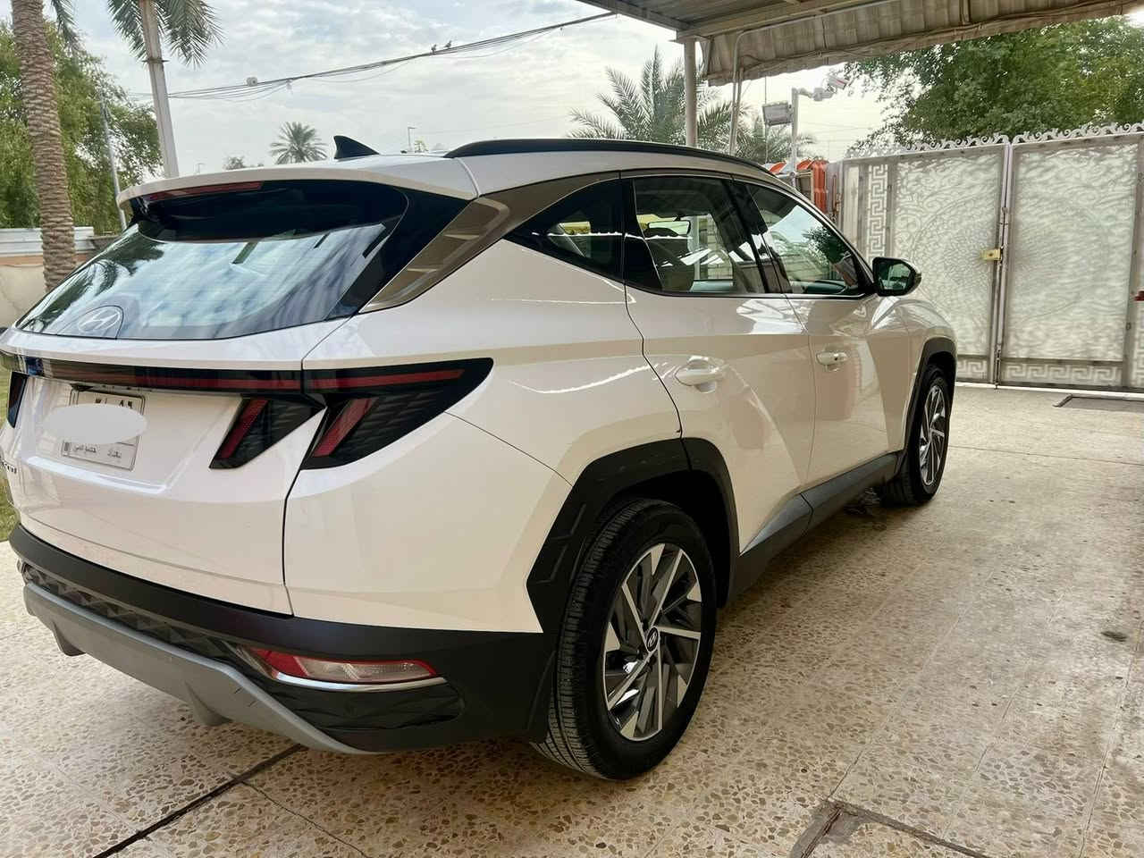 هونداي توسان خليجي موديل 2023  محرك 2000 دوش ماشيه 21 الف كيلو مواصفات بصمه كشنات كهرباء شاشه جبيره تبريد قطعتين كشنات جلد بردات خلفيه تشغيل عن بعد  رقم بغداد  السياره بيها تكحيل كد اصبعين بالدعاميه الاماميه وشخوط بالصبغ اثر طخه بالباب الخلفي عكس السايق السعر 215ورقه
الرقم***********
