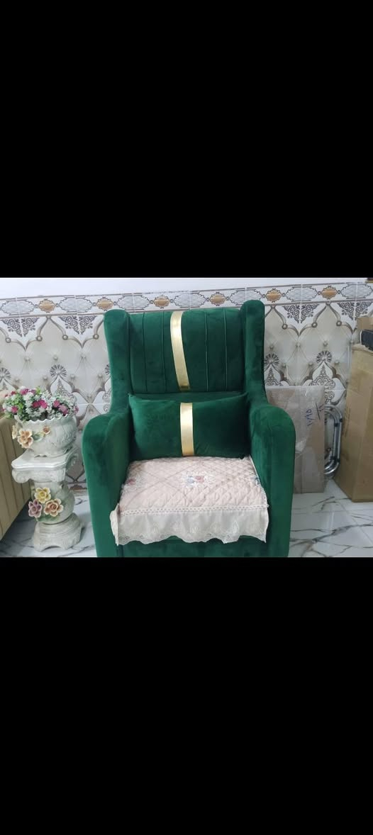 السلام عليكم عندي تخم للبيع عشره مقاعد جديد مامستعمل السعر 400وبيه مجال االاستفسارعلى هذا الرقم***********
