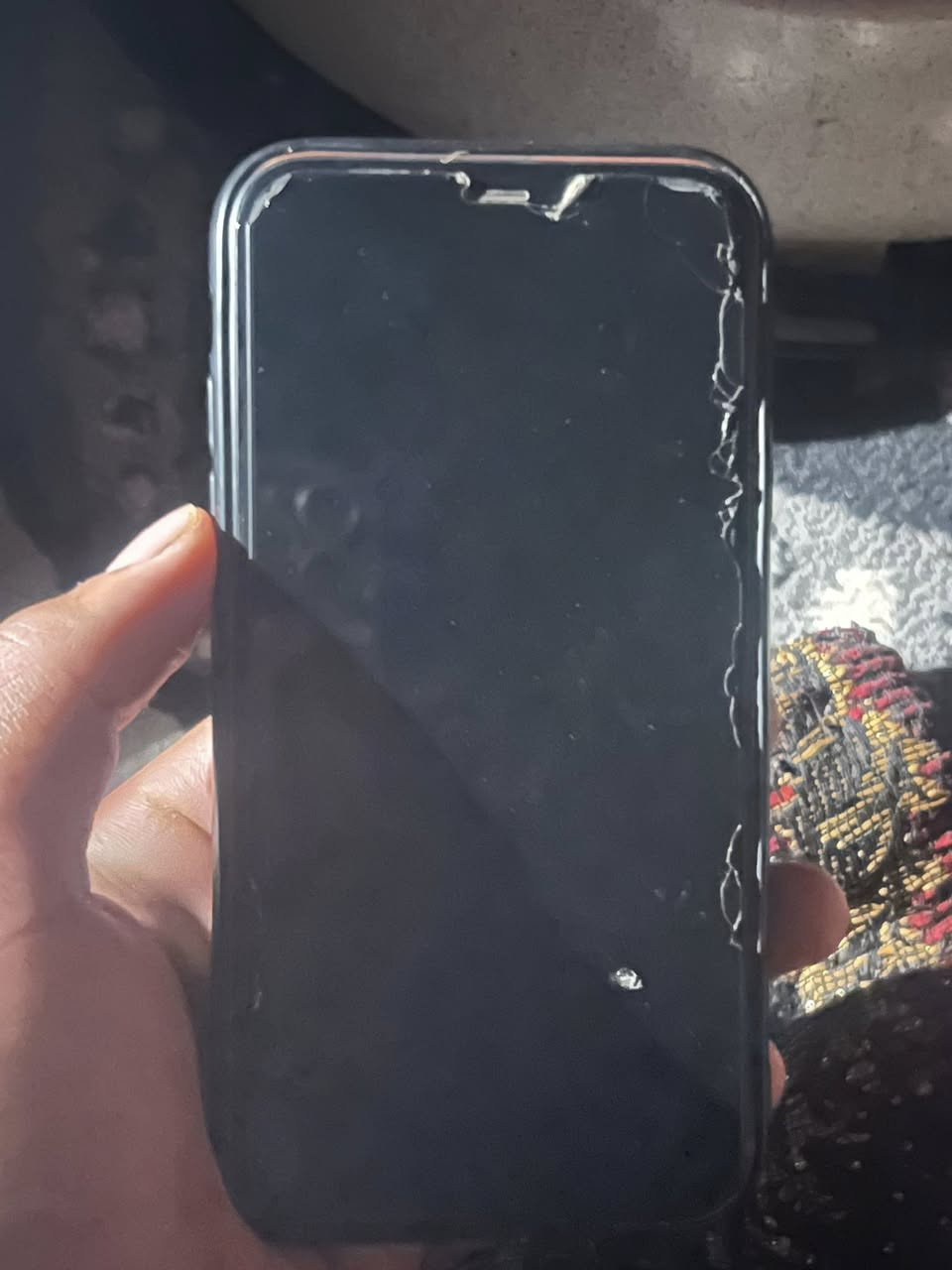 ايفون XR بلادي ذاكرة 64 بطاريه78جهاز. حلو سعر 200 /***********
