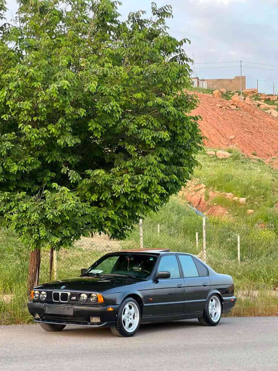 ماشالا له مالي هه موو لايه ك 
BMW.1992.525i.فولى گيرعادى
كوشن جلدى بيلادي .هيته ر.كاره بايي.تبريد.6باليف.جام كاره بايي.
گيج.بيلاد.سوكان Mسپورت.په رده.
لايت بيلادي ناو ره ش .دعامي m.فورميكا.
ويلm5 لوك.پيش باريك بيلاد.
سلايد.مه كينه بيلاد.525عادي🔥
پيش و دواي كه پس.بي ليدانوبراوه
كامل بوياغ بو جواني.هه موو گياني به شه رت.تاقم پيش و دواى تازه يه
هه زه ٢٠٢٧.سنوي به ناوي خوم تا 2032.كاره بايي كامل به شه رت سه ياره كه مالي دوسته.بو زانياري زياتر تيل بكه شوين كويه.
انشاالله ده بيت قسمه تي هه ركه سيك پر به سه ياره كه خيري لي ببيني.🪬*********** كويسينجاك, أربيل
