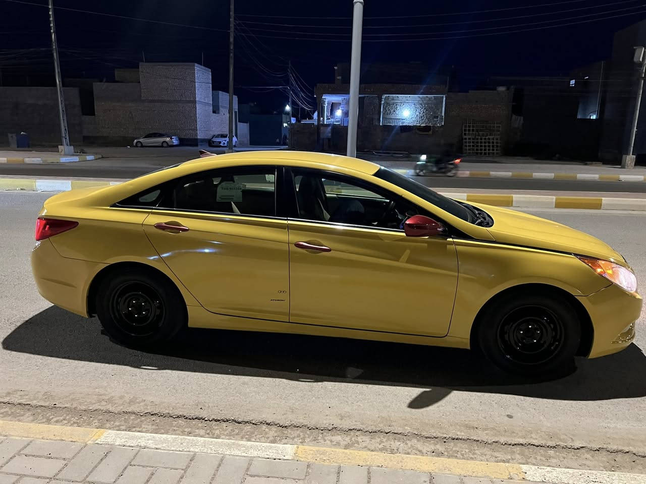 من رخصت الادمن المحترم
سوناتا موديل ١٢
مواصفات عاديه 
حادثها جاملغ خلفي وباب بدون دواخل 
بجم كبس المصد الخلفي كله كبس 
محرك ٢.٤٠٠
كير محرك جدد
صدر امامي خلفي جديد 
مسجل بلوتوث اوكس فلاش 
داخل بيجي 
تبريد قطعتين 
رقم بغداد ثاني يوم التحويل 
السعر /٨٧ وبيها مجال 
مكان الرمادي 
الاستفسار ***********
واتساب ***********
