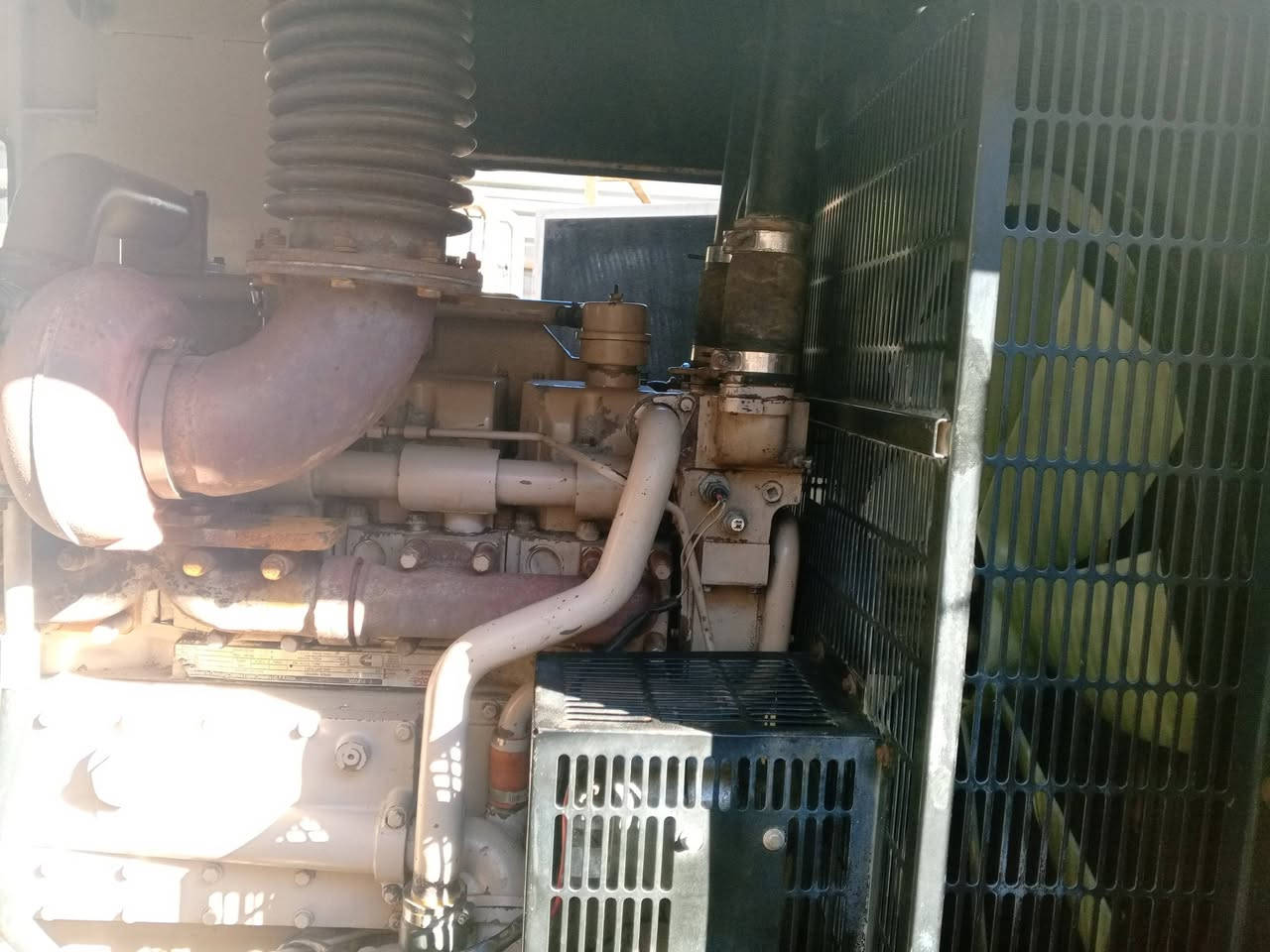 مولده كمنزجديد 6وربع k19توليد 600 كاتم انجكتر زيتي تشغيل اوتو شاشه مامشتغل بلعراق امريكي الاتصال ***********
