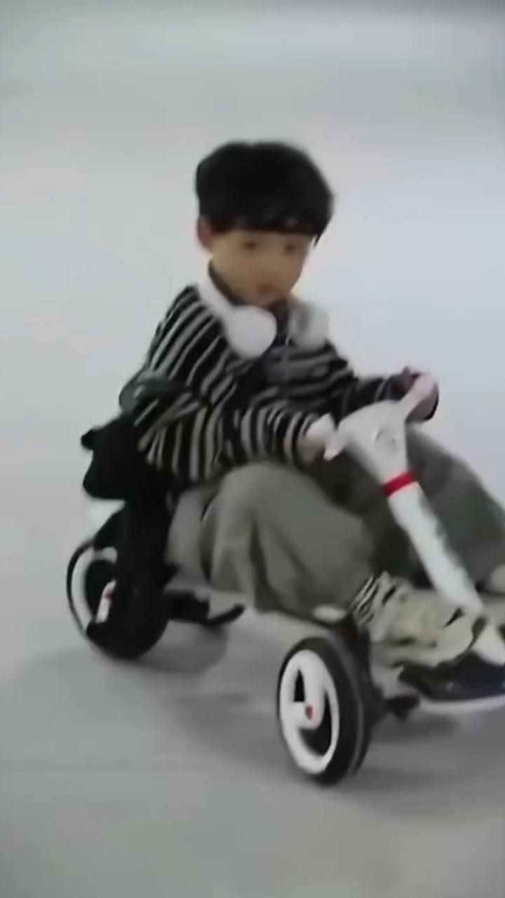 السلام عليكم 
سيارة أطفال كهربائية قابلة للطي – Go Kart
متعة ومرح للأطفال مع تحكم عن بعد للأهل 🎮
✨ بطارية قابلة للشحن
✨ مؤثرات صوتية وموسيقى
✨ مقعد مريح + عجلات ثابتة
✨ قابلة للطي لسهولة الحمل
توصيل لجميع المحافظات العراق 
السعر خاص


**إذا كنت صاحب هذا الإعلان وتريد حذفه لأي سبب، رجاءا أرسل رسالة إلى الدعم الفني**