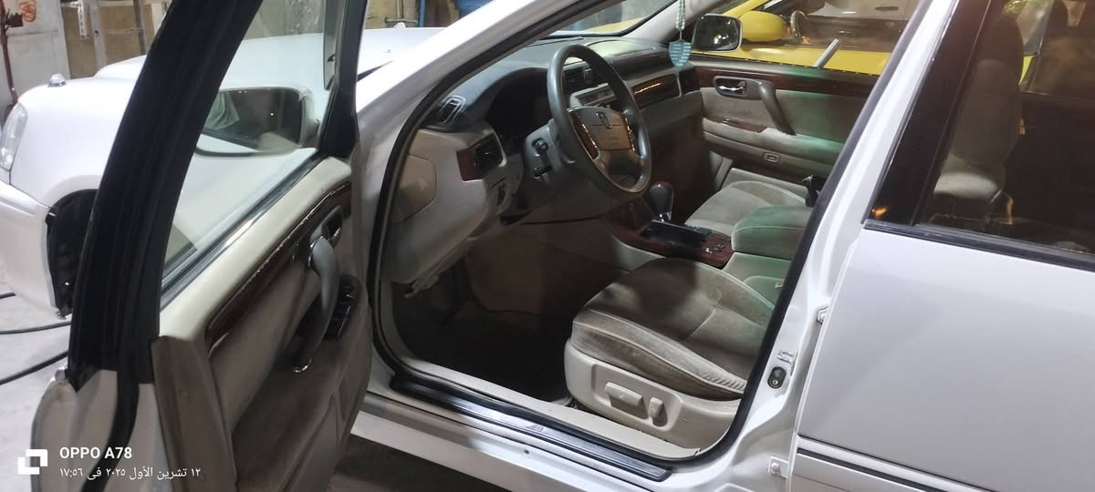 سلام عليكم للبيع سيارة كراون سيارة مكصوصا كصتين موديل 2001 محرك ففتي 3000بطل رقم بغداد باسمي دولي بسمي السعر 80وبيه مجال الرقم ***********
