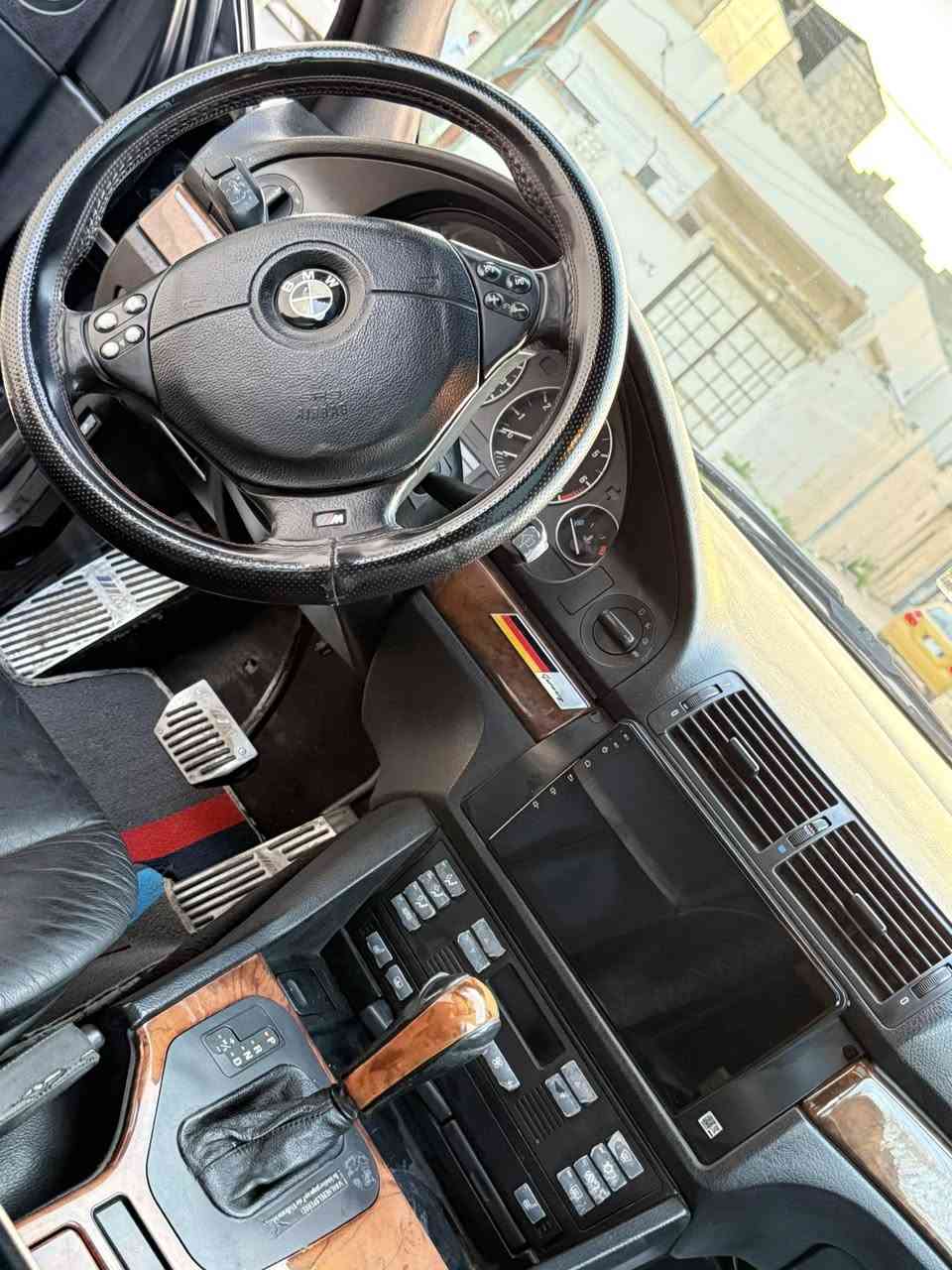 السلام عليكم بي ام صقر للبيع موديل 2000 حجم 528 سياره فول تبريد تدفئه شغال سلايت صبغ 3 قطع فقط بدون ضرر طخم تاير جديد كير محرك شرط التحويل مكان موصل حي الطيران السعر 90 وبيها مجال متواجد على الهاتف ***********،، ***********
