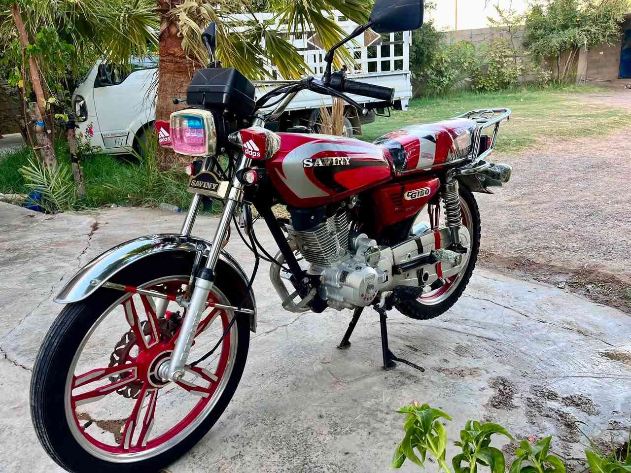 السلام عليكم   للبيع.                                                  موطور 🛵 سافان 2023☑️محرك كبس ما مفتوح شرط 🕢 منفيس موجود وزن ثقيل / احله من الصوره شرط 📸سلف كهربائيات كلو شرط ✔️جوز تاير جديد  ***********📞
