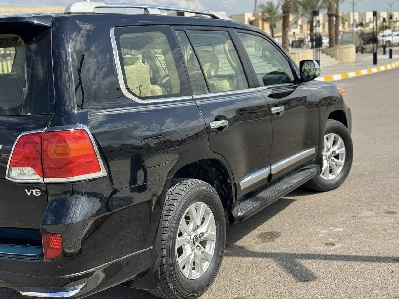 السلام عليكم / لاندكروز 2014 /GXR فول مواصفات فتحه سقف بصمه ابواب كشنات جلد كشن كهرباء / لايت زينون حساسات تخم تاير رقم اربيل تحويل مباشر / كير مكينه كفاله / السعر 365 ورقه بيها مجال للشراي /***********
