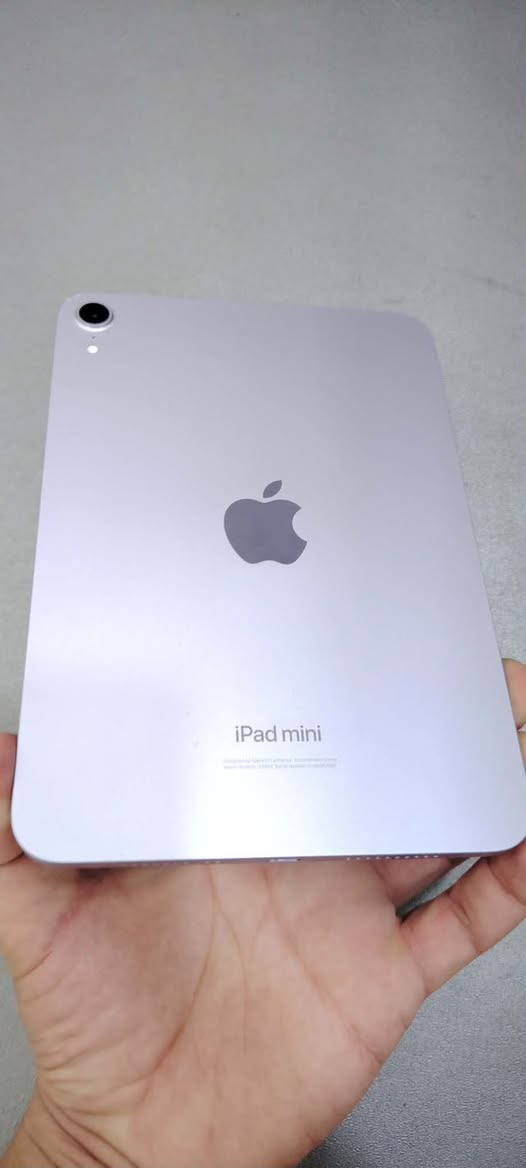 📌 للبيع: آيباد ميني 7 (iPad mini 7th Gen - A17 Pro)
• الذاكرة الداخلية: 128 جيجابايت.

• المعالج: A17 Pro (قوي جداً للألعاب الثقيلة والمونتاج، ويدعم ميزات الذكاء الاصطناعي Apple Intelligence).

• الشاشة: 8.3 بوصة من نوع Liquid Retina ألوان مريحة وحجم مثالي للتنقل والقراءة.

• الكاميرا: خلفية 12 ميجابكسل (تصوير فيديو 4K) / أمامية 12 ميجابكسل مع ميزة التتبع الذكي (Center Stage).

• دعم القلم: يدعم قلم Apple Pencil Pro وقلم Apple Pencil (USB-C).

• المنافذ والاتصال: منفذ شحن USB-C سريع، دعم Wi-Fi 6E، وبصمة إصبع (Touch ID) مدمجة في الزر العلوي.

***********

• حالة الجهاز: [مستعمل خفيف بدون أي خدوش]

• الملحقات: [الكرتون الأصلي + الشاحن + كفر حماية]

• نسبة البطارية: [87 ]

• السعر: [475 الف ]

• الموقع/المدينة: [بغداد الدوره ]
