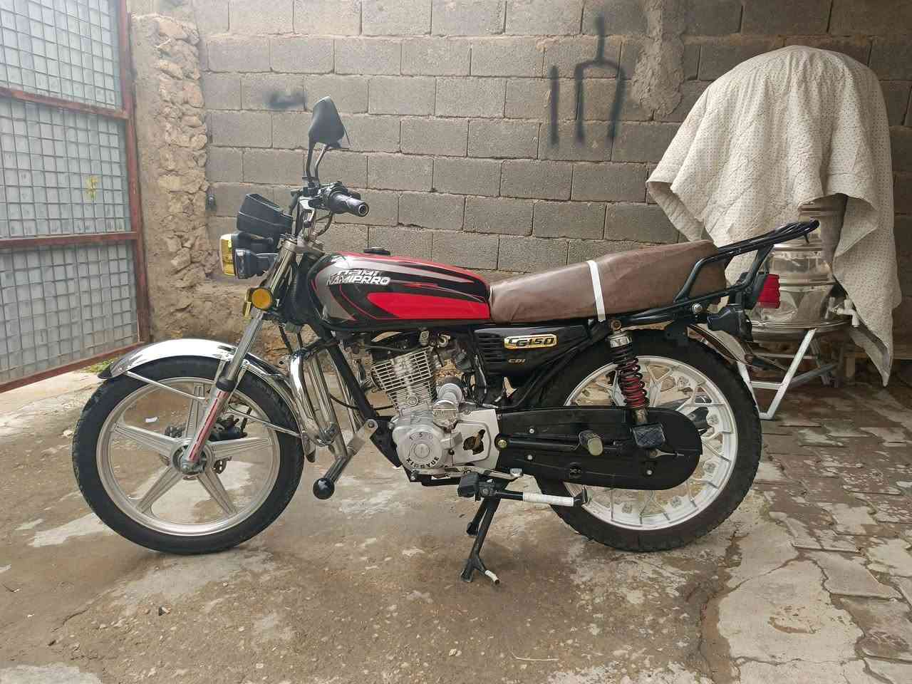 السلام عليكم للبيع ٢٠٢٠ نضيف محرك وكير شرط كهربائيات شغاله السعر ٥٠٠ وبي مجال رقمي ***********
