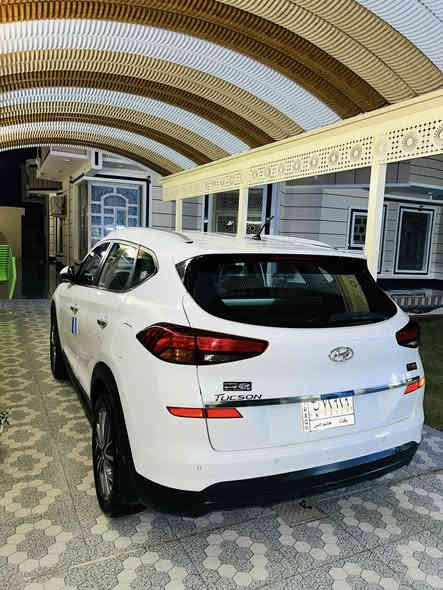 توسان 2020 خليجي
ماشيه 76 رقم بغداد 
اللون مميز بالتوسان ( ابيض صدفي )
السيارة فول عدا الفتحه  
لايت 5 عدسات 
سايد بريك بل رجل 
بصمه تشغيل 
بصمه بالابواب الاماميه..
نظام ترحيب بالسياره عن قرب..
ويل كب الكبير 
محرك 2000
تبريد قطعتين...
شاشة
ثلاث انظمه قياده
يدات نيكل 
كشنات كهرباء
لدات بل مري ترحيب
 لدات أماميه لايت عدسات
بك لايت لد 
داش كام 
مري شفط
اشاير بالمري
حساس خلفي 

السعر ( 21500 ) وبيه مجال 

رقم الهاتف ***********‬‏
العنوان الرمادي ( حصيبة الشرقية )
