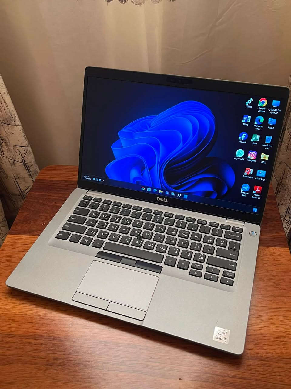 لابتوب DELL جيل عاشر ورام 16 للبيع .
اللابتوب مفول مواصفات
الجيل مالته حديث ( الجيل العاشر ) 
تصميم سلم ووزنه خفيف
 كيبورد ضوئي
اللابتوب جدا نضيف وادائة قوي وممتاز يفيد الي عنده دراسة او العاب متوسطة او غيرها من الاستعمالات .

المواصفات :
المعالج intel core i5
الجيل : العاشر (10TH)
كرت الشاشة : INTEL UHD GRAPHICS 8GB 
الشاشة : فول اچ دي (FHD) حجم 14.3 دقتها والالوان جدا واضحه وتشغل 4K بالمشاهدة .
الرام : 16GB نوع DDR4 فدشي راقي .
الذاكرة : 256GB ssd M.2 
كيبورد عربي انكليزي ليزري ضوئي .
كيبورد ميكانيكي .
سماعات ستيريو .
كامرة امامية واضحه
بطارية اللابتوب ليثيوم تطول فوگ ال 4 
ساعات ب الاستعمال المكثف .

المنافذ :
 منفذ الشحن
منفذ تايب سي للشحن ولنقل البيانات
منافذ USB 
منفذ Hdmi
منفذ سماعات
منفذ LAN
وغيرهن بعد.

المميزات:
رامات 16 مو 8  
اللابتوب نضافته كلش حلوه ماصارلي فتره من ماخذه .
منصب عليه وندوز 11 برو مفعل مدى الحياة.
منصب عليه اوفس مفعل مدى الحياة .
كيبورد عربي انكليزي ليزري.
كامرة امامية جدا واضحه.

الملحقات:
ملحقاته كلها موجودة واصليه
كيبل اصلي.
شاحنة اللابتوب الاصليه  .
جنطة لابتوب مرتبه هم بعدهي جديده غير مستخدمه .

منصب عليه وندوز 11 برو مفعل مدى الحياة وحزمه الاوفس كامله كذلك مفعلة مدى الحياة .

اللابتوب كلش نضيف ومواصفاته قويه ومحترمه وتصميمه كلش مرتب . ومابي أي نقص كيبورد سماعات انترنت شاشة كامرة كله شغال وممتاز وماب اي نقص من اي ناحية .
وكلشي بي بعده جديد ونضيف مثل ماموضح.

السعر : 335 الف وبي مجال جدا قليل .

مكاني النجف والي يريده توصيل هم موجود ان شاء الله .

*********** بي واتساب

(لابتوب للبيع النجف بغداد الانبار البصرة حاسبة محمولة منضدية دل dell pc laptops laptop computer )
