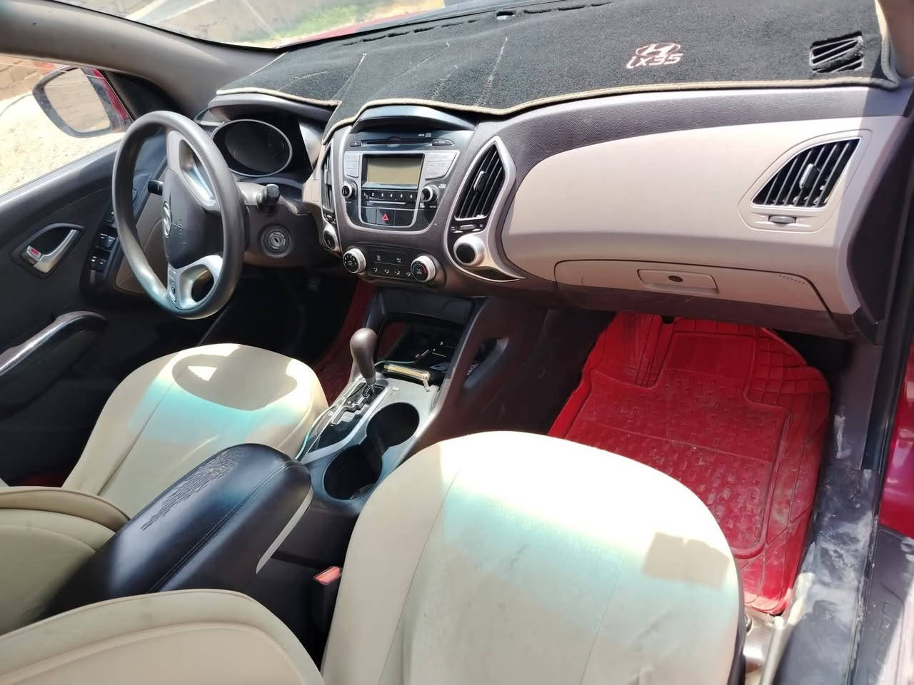 للبيع سياره تاكسون خليجي اللون احمر موديل 2014 كلين بدون ضرر ماعايزها اي مصرف رقم أربيل دولي كامله مكمله السعر 140$ وبيها مجال بسيط👈السونار موجود 
للاستفسار اتصل ***********
