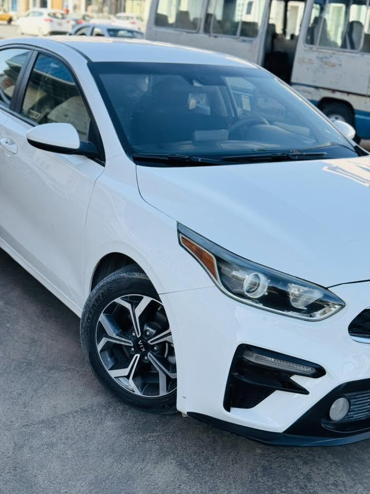 فورتي 2019 امريكي محرك 2000 دوش وكير AT
السياره كلين بدون حادث بالعراق بيها بالين صبغ جهة السائق بجم كبس بيها بارد شويه بالباب وبالجاملغ 
السياره بدون دونز  لان كيرها ٦ نمر 
تبريدها منفصل 
لايت زنون عالي ناصي
بك لايت ليد مشنري ب٤٠٠$ 
شاشه ابل كار بلي حتى السائل الي بي الشاشة منظفه وشايله يعني جديده
حدادية وباتري وتايرات وادامه اقل شهر من مسويهن
رقم بغداد باسمي 
مكاني الحله *********** 
125 وبيها مجال قليل

