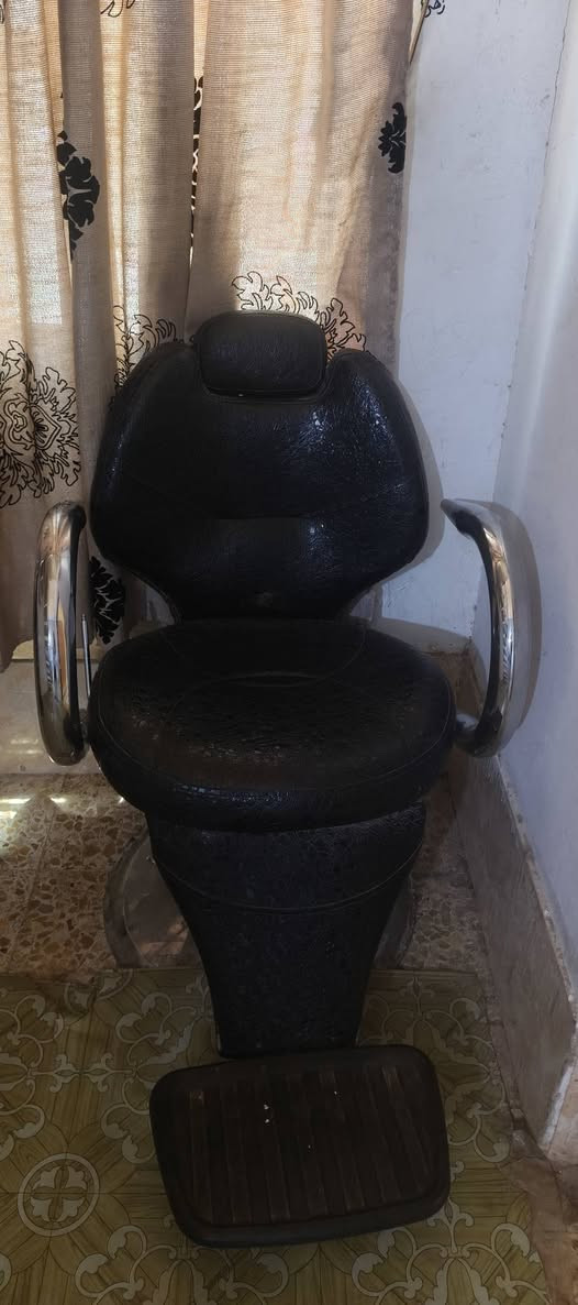 غراض صالون نساءي للبيع أو محل حلاقه رجال بيع مستعجل مكان نجف ميلاد ***********واتساب
