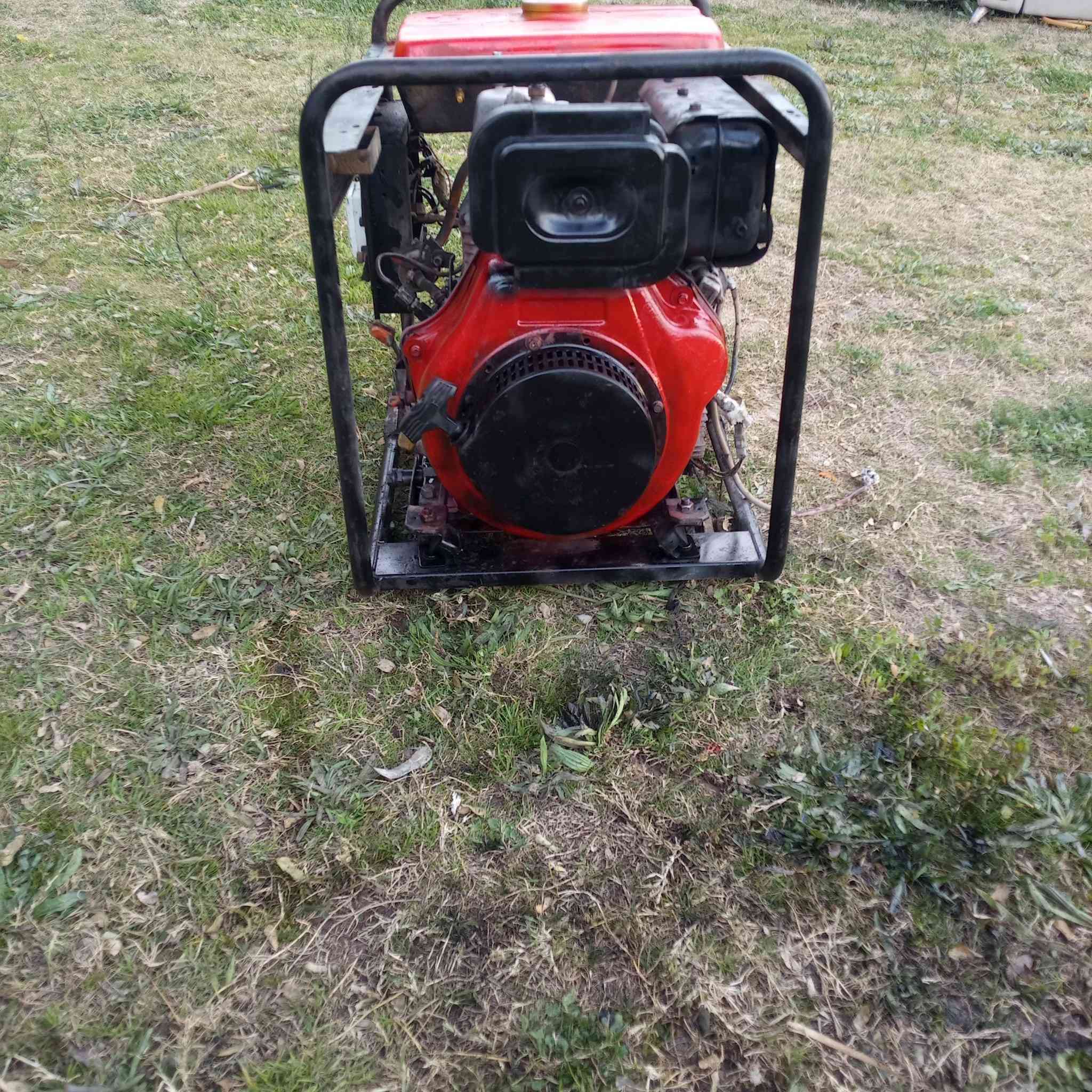 سلام عليكم مولد للبيع مولد جاهزه جديد تشغيل حبل أو سلف نقص باتري فقط سعر 250 الف المكان بغداد المحمودية الاتصال ***********
