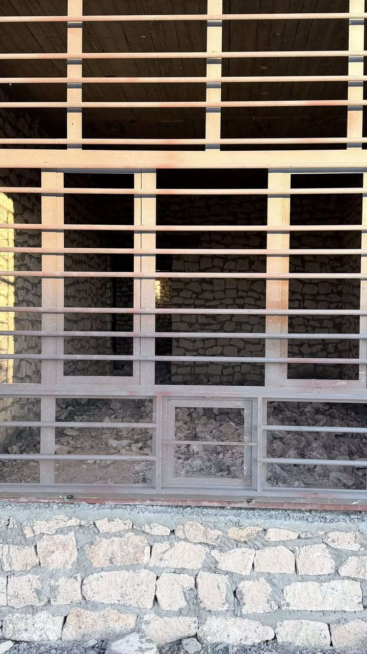 للبيع مساحه 250م غرفتين وصالة
المهتم بالشراء والتفاصيل الاتصال 

‭+964 781 967 0902‬
