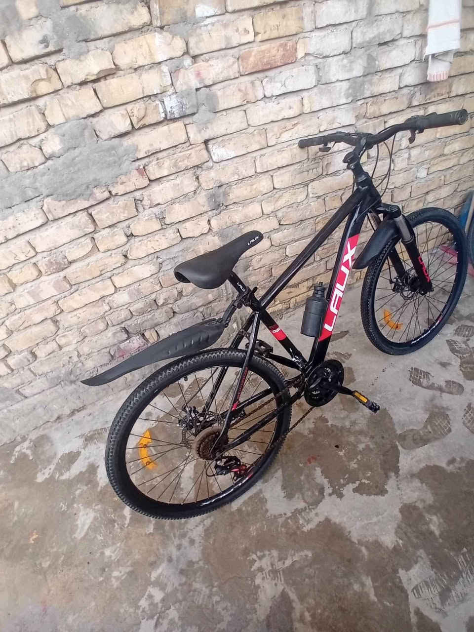 بايسكل رياضي للبيع حجم(٢٦)كيربداله بايدر(٣)نمركيربداله خلفي(٧)نمر
بريك أمامي وخلفي دسك نضافه(٩٠%)مستعمل قليل جدا  السعر(١٣٠)الف وبي مجال العنوان
(ديالى. الغالبيه. سيف سعد )للتواصل(***********) المقدادية, ديالى
