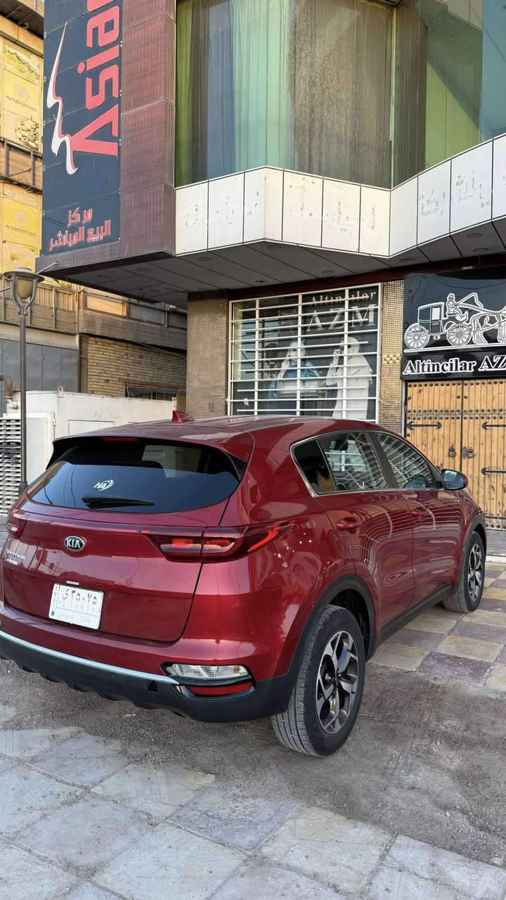 السلام عليكم 
سبورتج موديل ٢٠٢١
حادثه فقط بنيد 
ماشيه ٨٠ ميل رقم بغداد بأسمي 
كير ومحرك مكفولات
مواصفات اعتياديه شاشه وتحكم ستيرن وهاي الامور 
السعر ١٧٥$ وبيه مجال بسيط 
 ***********
