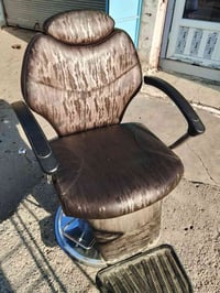 كرسي حلاقه للبيع السعر 80 رقم الموبايل 07518828084