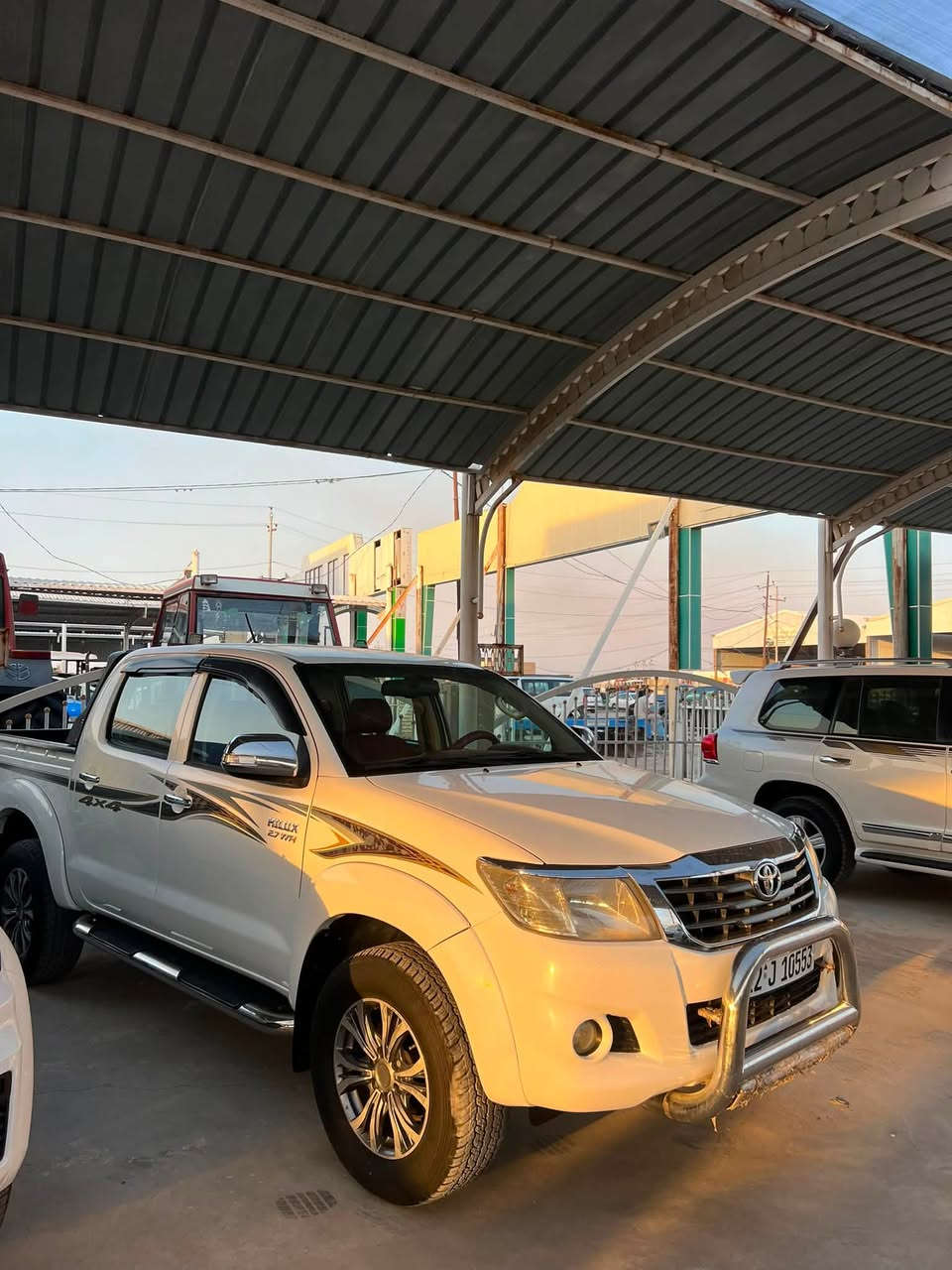 هايلوكس فورويل .
موديل 2014. 
المسافة المقطوعة 179.000KM.
رقم اربيل دولي .
كويتي .
تحكم ستيرن .
كير عادي .
محرك كفاله من كل شيء .
📌ملاحظة / بيه بارد فوك لايت الخلفي بسيط فقط والباقي رصعات موضح ب السونار .
العنوان / واسط / قضاء الزبيدية / شارع المعارض .
الأستفسار /***********
