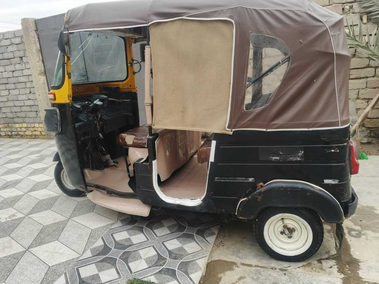 سلام عليكم تكتك للبيع موديل 15معمره جديد مكينه تايرات كهربائيات كله جديد مكينه مال 21 دراجه. اوراق جاهزه مكاني ناصريه ***********
