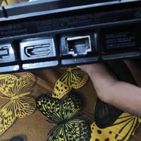 بلي4 سلم مهكر نضام 12.50 ممفتوح لوك ستيكر  كامل ملحقاته الاصليه   يدات...