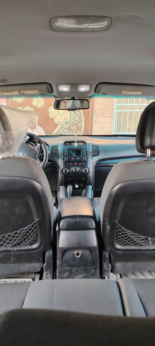 السلام عليكم سورنتو للبيع موديل 2013 محرك 2400 بيها ٣ قطع بسمي كير ومكينه كفاله السعر 132 العنوان بغداد
رقم الهاتف / ***********
