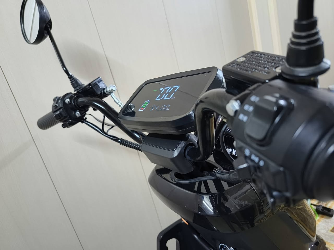 السلام عليكم ورحمة الله وبركاتة...
دراجة كهربائية نوعU3 ماركة معروفة ورصينة اصلية موديل 2026 بعدهة زيرو ماشية قليل جدآ...

بطارية ليثيوم32ieonامبير 60ڤولت

ملف1500

السرعة الحقيقية مع الوزن 55

نظام البك R  الرجوع إلى الخلف

3تحويلات سرع eco... Draeve... Sport

نظام الباركp

تشغيل سويج... بصمة.... جهاز إنذار وقفل الامان

لايت عالي ناصي زنون... سكن لايت لد شمعة... بك لايت نشرات متغيرة... دبل إشارة... اشارة يمين يسار... هورن

بريك امامي خلفي دسك هيدروليك نظام Abs

مساحة تخزين واسعة

كشن سياحي طبي

شاحن يدعم الشحن السريع والفصل الذاتي عند امتلاء البطارية بلشحن

السعر 750ألف وبيهة مجال بسيط للشراي

العنوان العطيفية قرب جامع براثا

رقمي*********** بي واتساب
