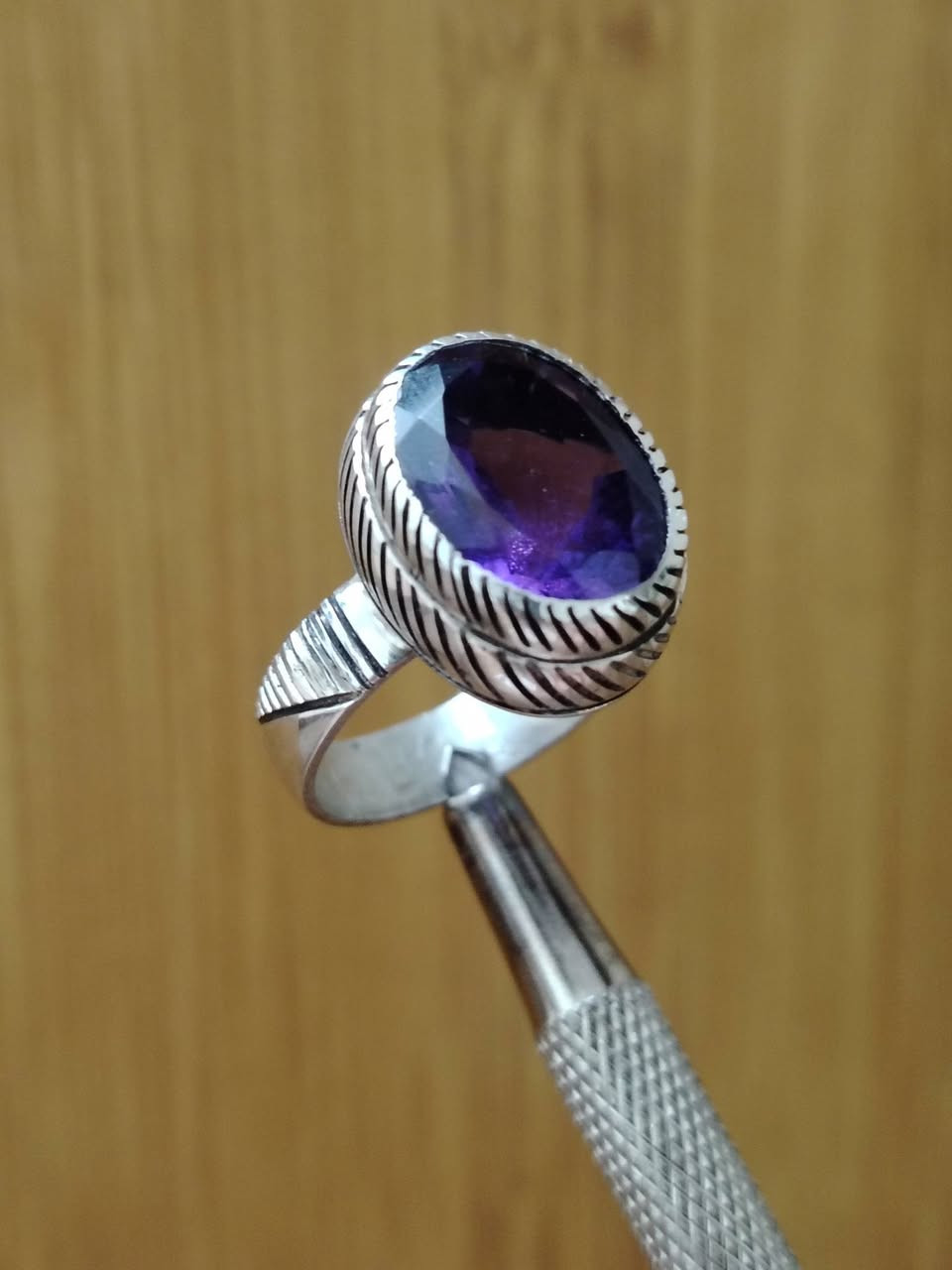 خاتم من حجر الجمشت الأفريقي الطبيعي
صياغه ثقيلة وجميلة فضه عيار ٩٢٥
مع شهادة المنشأ وضمان الخاتم الاصلي
يوجد توصيل إلى جميع المحافظات
التواصل ع الخاص او ع الواتساب ***********
