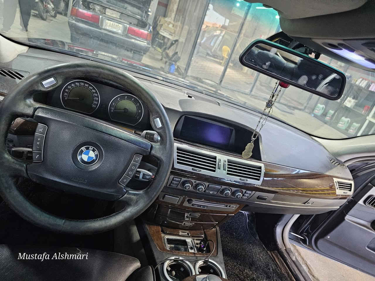 للبيع او مراوس 2008 750i اصل وفصل 
السيارة جاهزة من كلشي تبريد تايرات حداديه خليفه 100%امامي 80% كهربائيات كلها شغاله بيها كلوب تراكشن مشتغل ومابيها اي شيء ثاني كير ومكينه حاويه ستوني مصعدهن السيارة يراد الها صبغه اثر شخوط وبيها طخه خلف السائق مبينه بالصور واذا مراوس بمارسدس E350 افضل 
الاستفسار ***********
