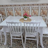 ميز طعام • جديد • شهر ونص