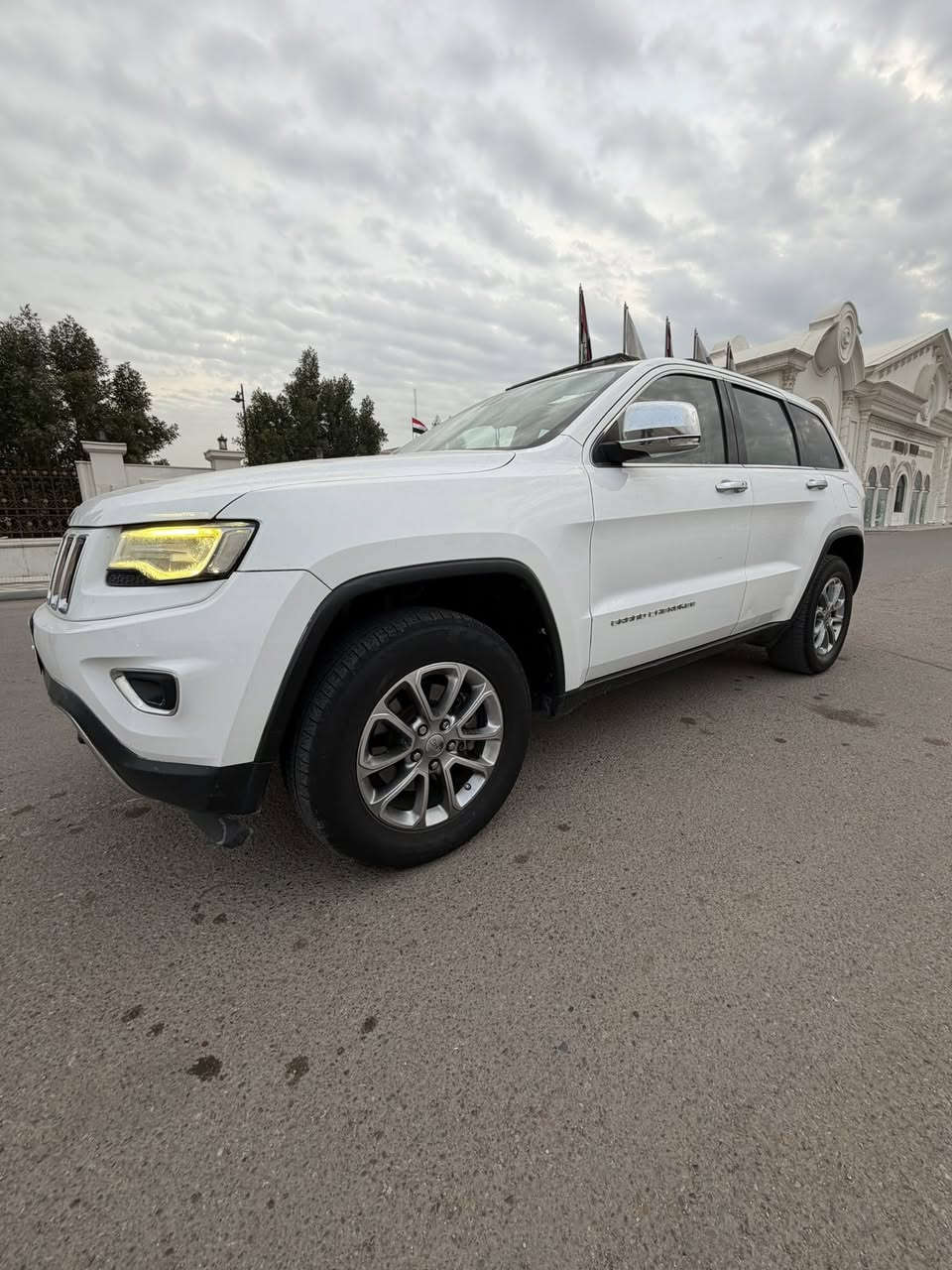 السلام عليكم … < للبيع او مراوس ب اقل > 

جيب لاريدو خليجي وكاله  : 2014 

موصفات الاريدو معروفه 
- تشغيل عن بعد 🫆داخل عسلي وصاج ملكي و شاشه كبير 
رزاك لايت محرك 3600 سته سلندر
كير طياره و مري خاصيه الطي حساس خلفي وكاميرا 
وضعيات قياده جبيله سياره 4*4 فور ويل وباقي موصافت معروفه 

ماشيه.117 m
كير محرك شرط الفحص و ممفتوحه المكينه  
بطاريه و تايرات كلهن بحاله جيده 

السياره بدون حادث او ضرر او تبديل او شواصي كله كفاله 
فقط دعاميه اماميه مصبوغه و بيها ( مكانين بارد موضح بالسونار )

 مكان السياره بغداد شارع مطارع بغداد الدولي قرب جامعة المشرق  .. 

للاتصال : ***********  /  *********** واتساب متوفر

السعر # 220 و بيها مجال
