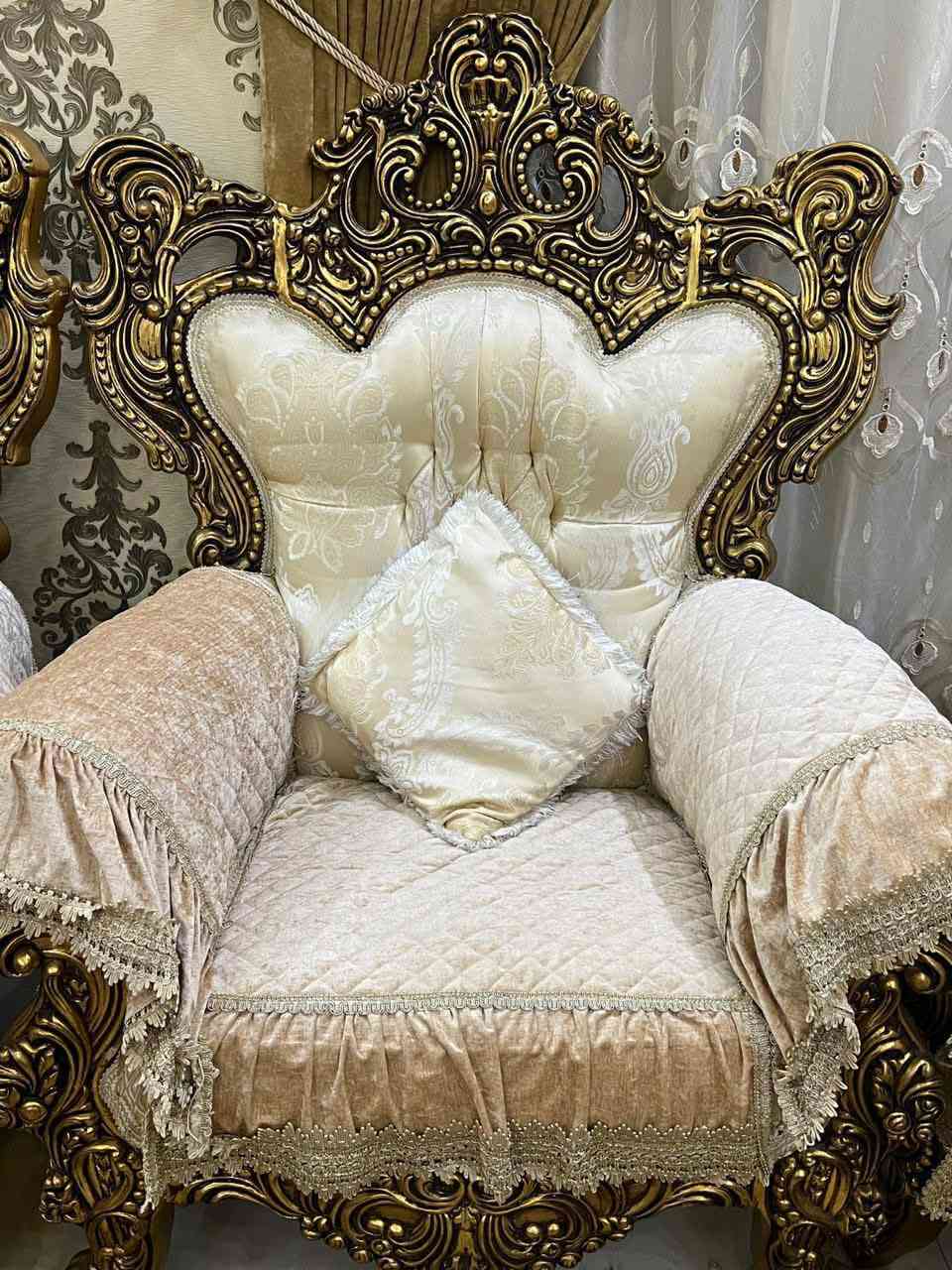 غراض بيت للبيع
الغرفة الصاج ب500 
الغرفة البيضة 900
المعرض 600
التخم الملكي هن تخمين مشابهات جامبو والتيجان عاج ثنينهن بمليوتين وربع
التخم الرصاصي ب500
ميز وطبلات 4 تركي جام اسود وخشب ابيض ب100
طبلات رباعية صاج ب 35
كنتور طلاكتين عدد ثنين الواحد ب125
جرابي نفر عدد ثنين ثنينهنب 40

المكان حي اور


**إذا كنت صاحب هذا الإعلان وتريد حذفه لأي سبب، رجاءا أرسل رسالة إلى الدعم الفني**