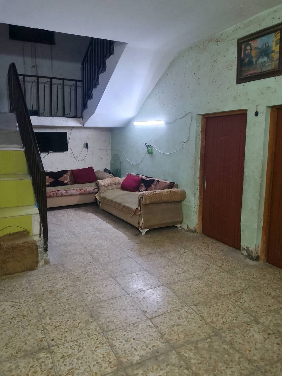 السلام عليك عندي بيت اللبيع في منطقة حي البساتين خلف أسواق دنيامساحة ٣٠٠مترقريب الشارع العام منطقة كاملة ماء ومجاري ومقرنص المنطقة خيرمن الله الاستفسار على هذا الرقم ***********
