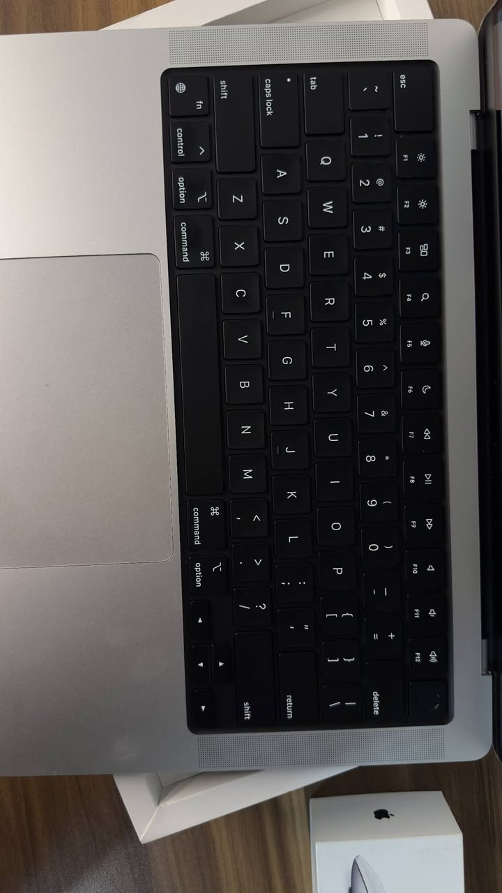 Macbook pro M4 pro 
14 inch 
Ram 24 
Hard 512 
لون سلفر

جديد ما مستخدم فقط مفتوح من العلبة
ملحقات كاملة
للأستفسار ارسل رسالة

سوي انظمام حت تشوف البقية 👇🏻
https://t.me/wolf_store_iq

متوفر ايضا pro m4 14 
16/512 

متوفر Air m5 13 
16/512

متوفر ايضًا Air m2  13 inch 16/256  
جديد ممفتوح. لون مدنايت

متوفر ايضًا الحجمين: Air m4  13 inch / 15 inch 
والذاكرتين موجودين 16/256  16/512 

متوفر ماوسات جيل 3 اخر اصدار مستخدم نظافة 100‎%‎  مع علبة وبدون كيبل.

متوفر ادابترات شواحن من 29 واط الى 140 واط اورجنال اصلي فقط مع كيبلات التايب سي والمغنتك. 

للطلب والأستفسار ارسال رسالة 

قناه التلي انشر بيها ماكات انظموا الها
https://t.me/wolf_store_iq

تيك توك
www.tiktok.com/@wolf.wiq
انستا
https://www.instagram.com/wolf.wiq/profilecard/?igsh=MXdpZG5maTQ5N3p1ZA==


**إذا كنت صاحب هذا الإعلان وتريد حذفه لأي سبب، رجاءا أرسل رسالة إلى الدعم الفني**