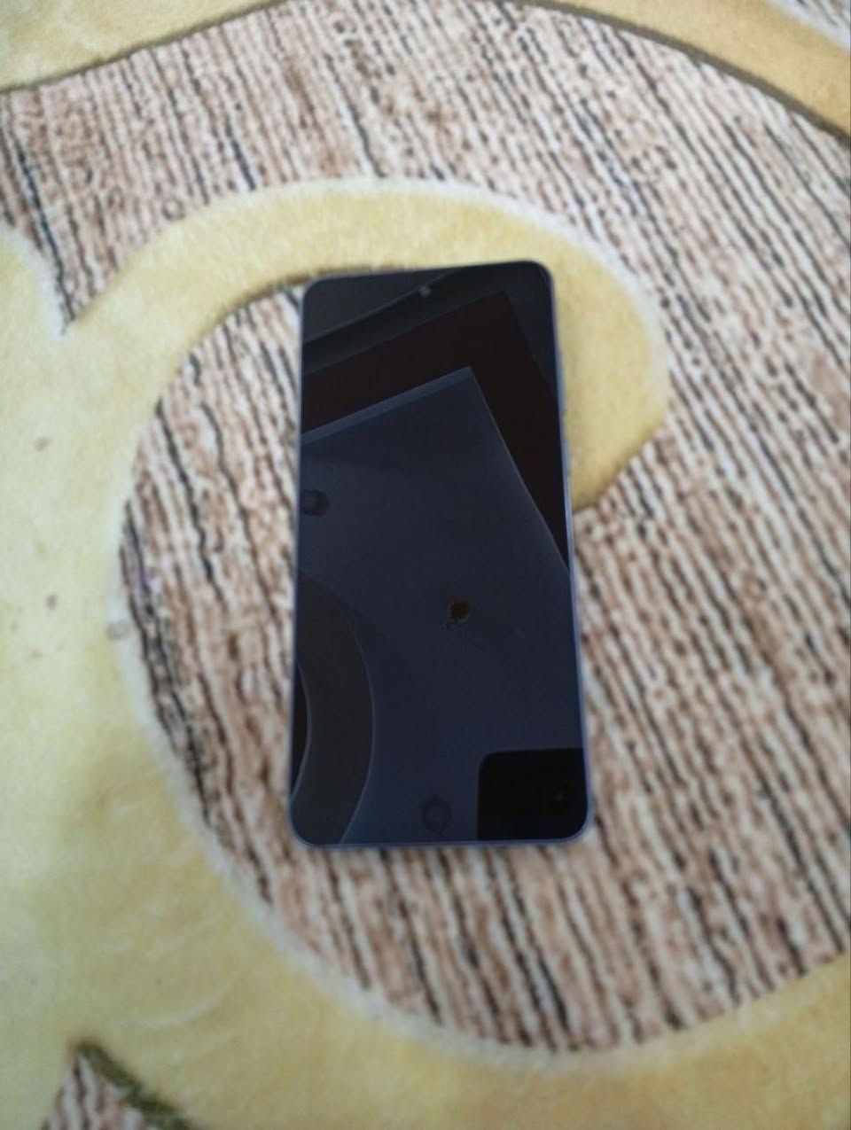 سلام عليكم هاتف للبيع قيم واخذ بما يرضى الله اسم الهاتف A60 جديد جدا نفس ما واضح بل صورة رقم الهاتف *********** بغداد فلكه حي النصر
