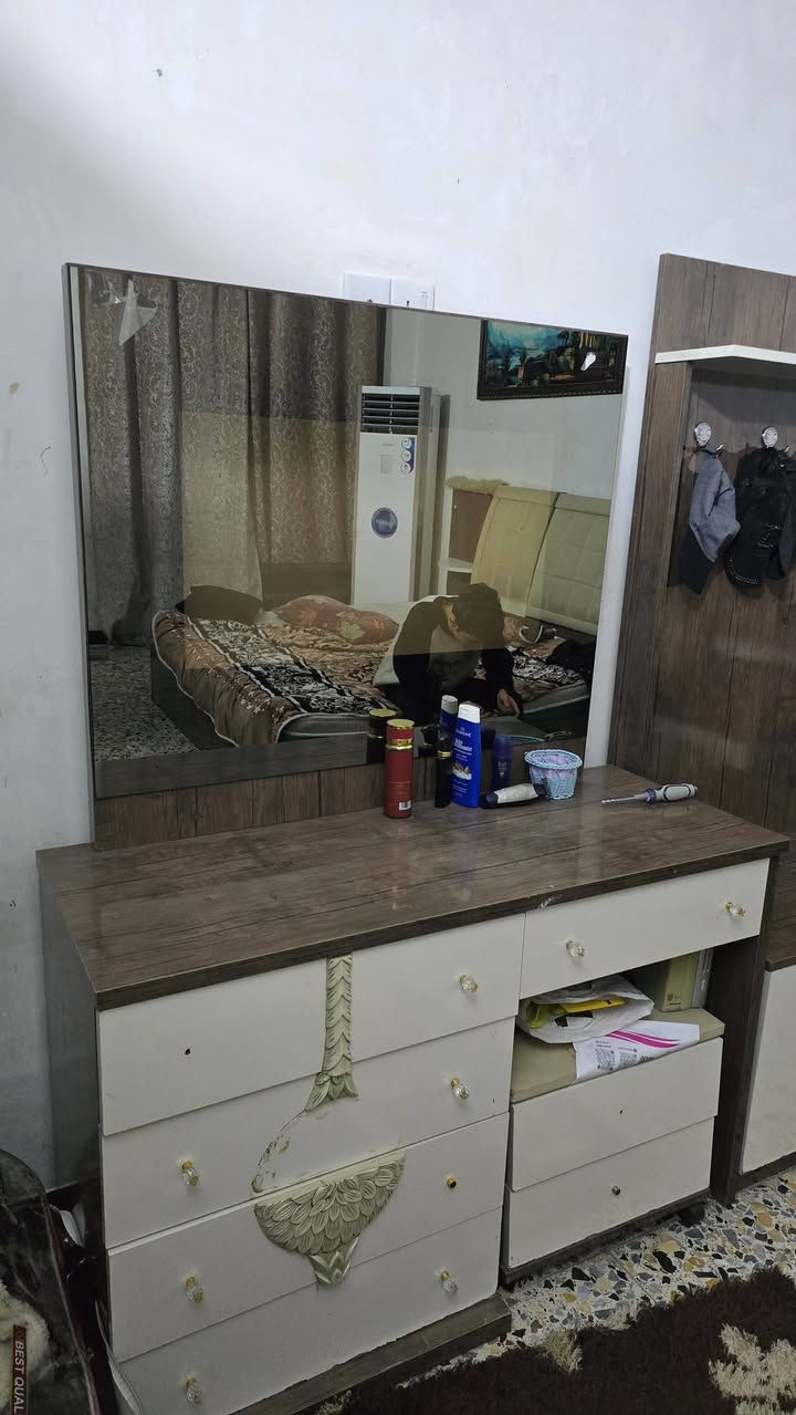 السلام عليكم غرفه ٩ قطع نفرين للبيع سعرهة ٤٥٠ الف ***********
عنوان الامين الثانيه
