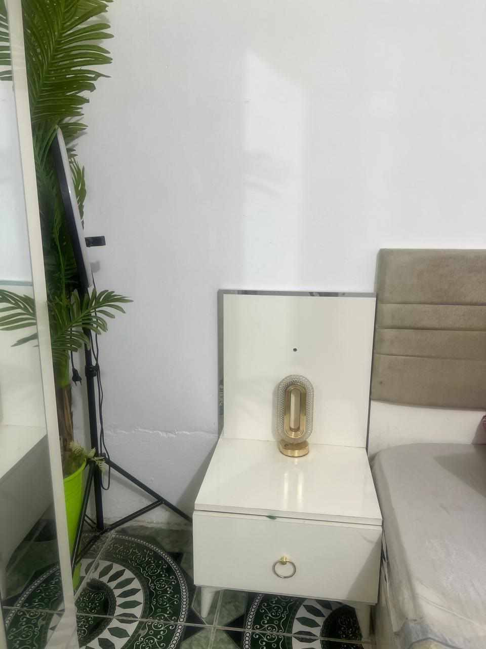 غرفة نوم تركية (5 قطع) مستعملة ونظيفة جداً للبيع.
الغرفة بتصميم عصري وأنيق، ومناسبة جداً للمساحات المتوسطة.
السعر المطلوب 450 ألف دينار عراقي، وبيها مجال بسيط للشراي الطيب.
الموقع: بغداد - منطقة الشعلة.


**إذا كنت صاحب هذا الإعلان وتريد حذفه لأي سبب، رجاءا أرسل رسالة إلى الدعم الفني**