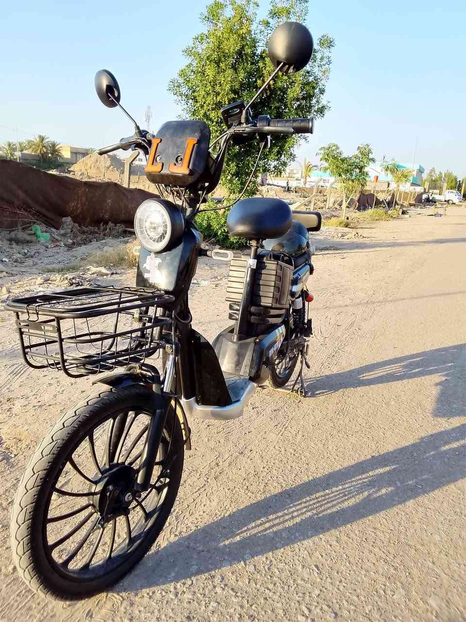 اخوان دراجه شحن للبيع
الباتري مالته منفوخ . وبيعه بدون باتري 
شاحتنه وياه الاصليه 
الاشاير والهورن مايشتغلن 
مبدل بيه زوج تايرات اصلي 
مكانه ب الحله النيل 
***********

