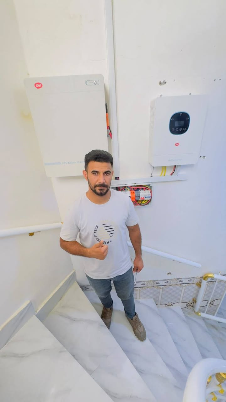 اللهم صلِ على محمد وآل محمد 
تم بعون الله إكمال نصب و تشغيل 
منظومة طاقة شمسية في  #قضاء_الرفاعي

وتتكون المنظومة من :-
1- الواح عدد 2 قدرة اللوح الواحد 650واط 
2- بطارية ايتل ليثيوم قدرتها 5 كيلو واط 
3- إنفيرتر ايتل قدرته 4 كيلو واط
4- أجهزة حماية و قواطع ( AC + DC )

مكتب القائم الهندسي
قلعة سكر مجاور عباس الخطاط 

بإدارة / المهندس احمد سلمان الطوكَي 
           الفني حمزة حيدر الكهربائي 
للإستفسار أكثر مراسلة الصفحة أو الاتصال 
 *********** واتساب 
 *********** واتساب
