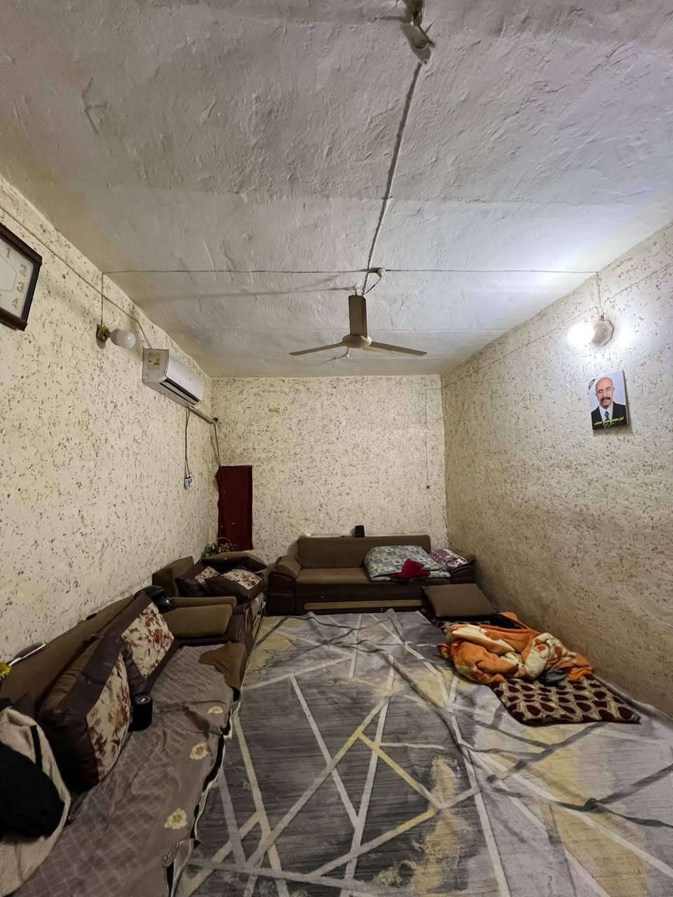 دار للبيع
مساحه بل سند 150طابو زراعي سند 25 
واقع حال 167 بناء نضيف
مكان :كريطعه فرع الجامع قريب عليه
 يحتوي على غرفتين ومطبخ وصاله وكلدور وحمامات وكراج سياره وبره محل مفلش شارعه عريض 
السعر :65 وبي مجال
للاستفسار اكثر :***********
                      ***********
