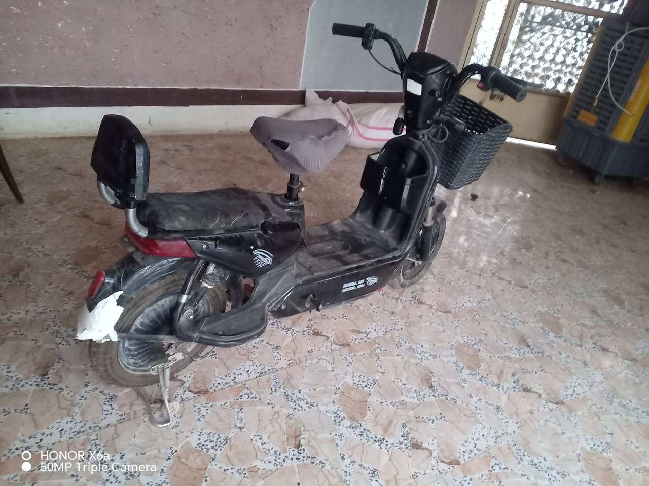 سلام عليكم دراجات شحن 2البيع قيمهن وخذهن وحده شغاله كامله وحده عطلها بصيط بس يده مال سكليتر ***********مكان ديالى بهرز ابو خميس تصل
