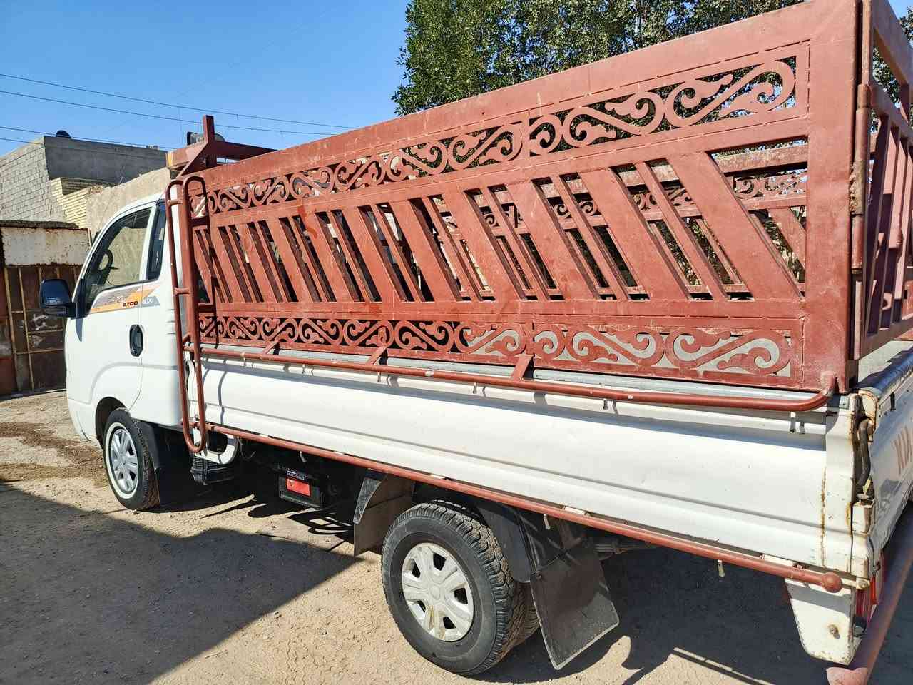 السلام عليكم كيه موديل 15 السياره مكفوله من صبق وضربه وتبديل السياره بلاديه مكينه جديده كير اكسن مكفول رقم واسط بسمي السعر 110 وبيها مجال مكان بغداد السياره تنباع بدون محجر رقم ***********
