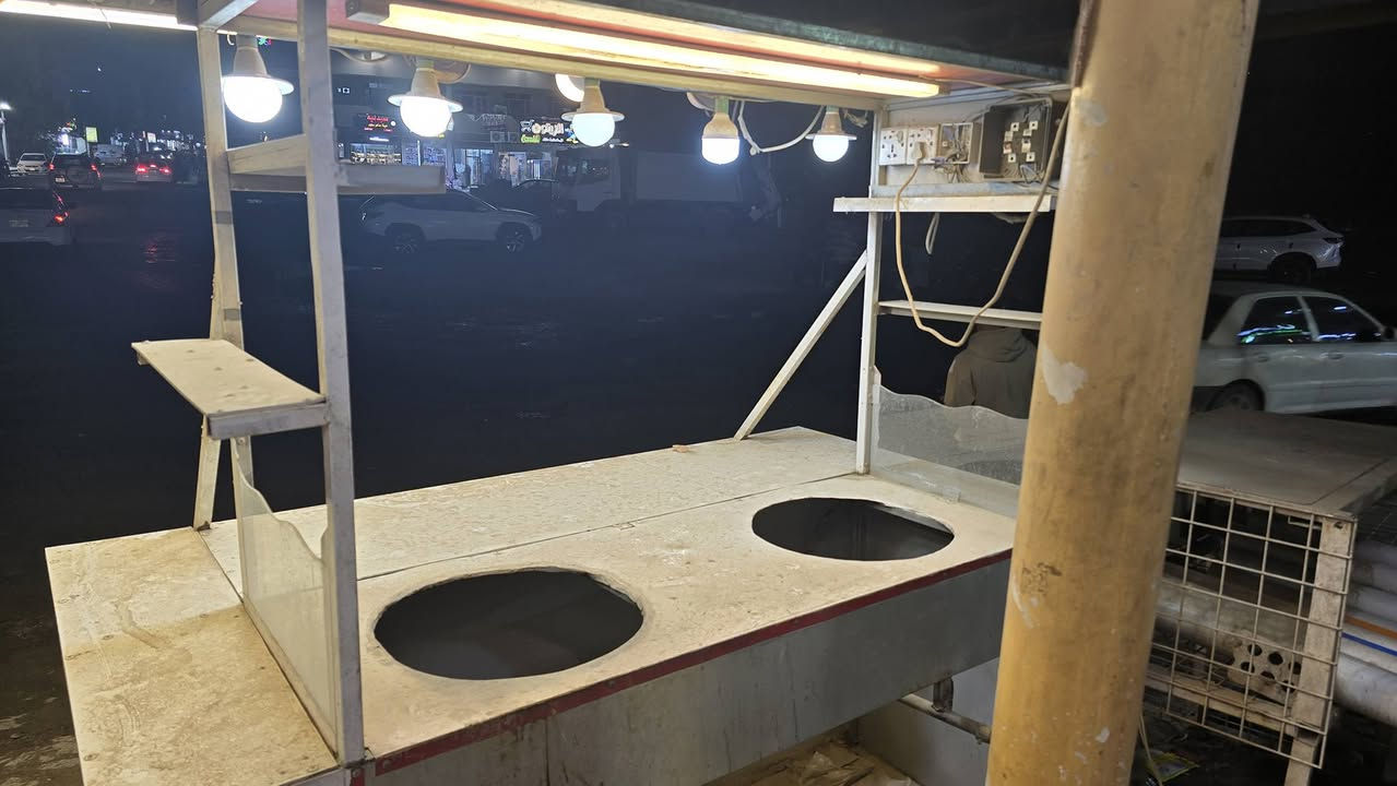 السلام وعليكم عربانه مال فلافل ولبلبي للبيع
واكو عربانه مال ذرة هم للبيع كاملات نظيفات مكان غزالية 
للتواصل ***********
