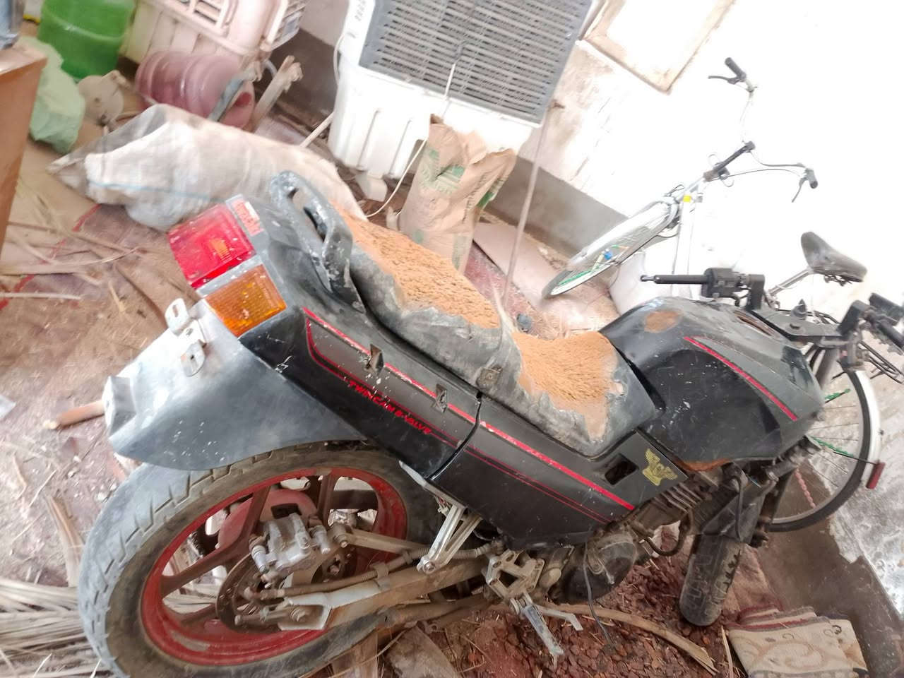 دراجه كاوسكي ربع للبيع
دراجه طافيه فقط كهرباء ترتيب
محرك شغال
ابيع كوم حديد
السعر خاص 
***********
