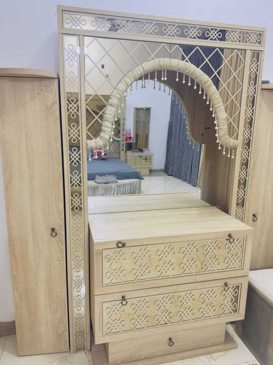 غرفه نوم للبيع
السعر ٩٥٠ 
مكاني حي الشهداء
***********
